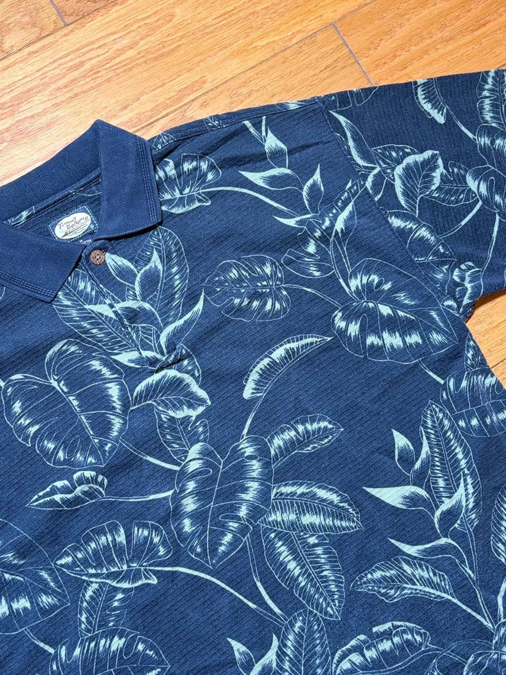 Tommy Bahama Polo Shirt Medium Blue Floral Short Sleeve Preppy Hawaiian Aloha